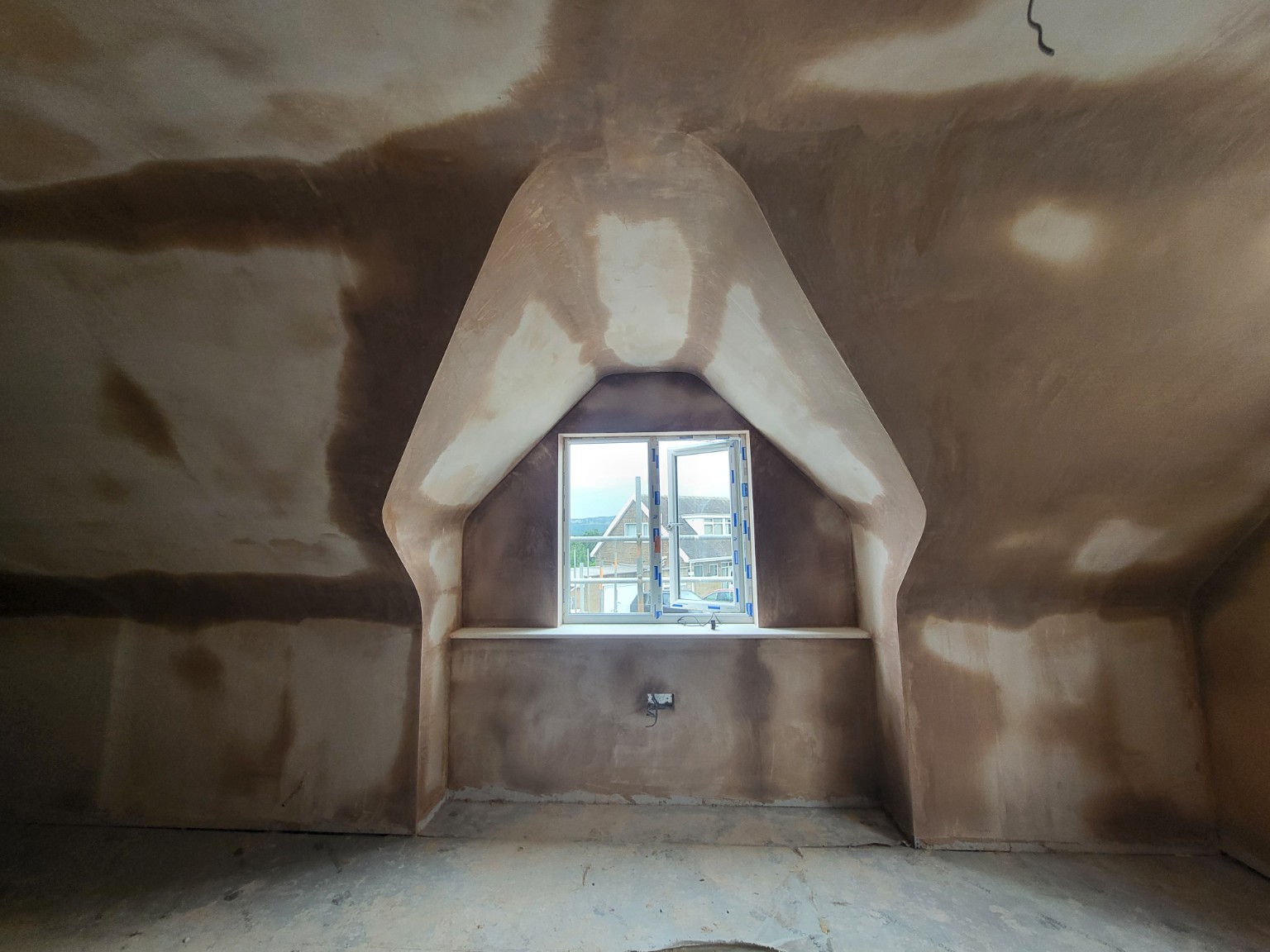 Detailed curved plaster around window